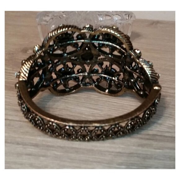 Chunky Brass Tone Statement Clamper Bracelet - Picture 4 of 4